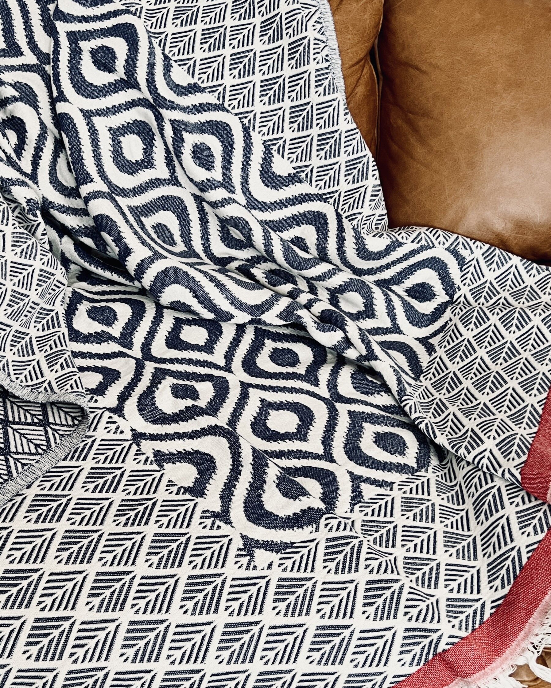 Henley Throw – Navy & Red - Image 4
