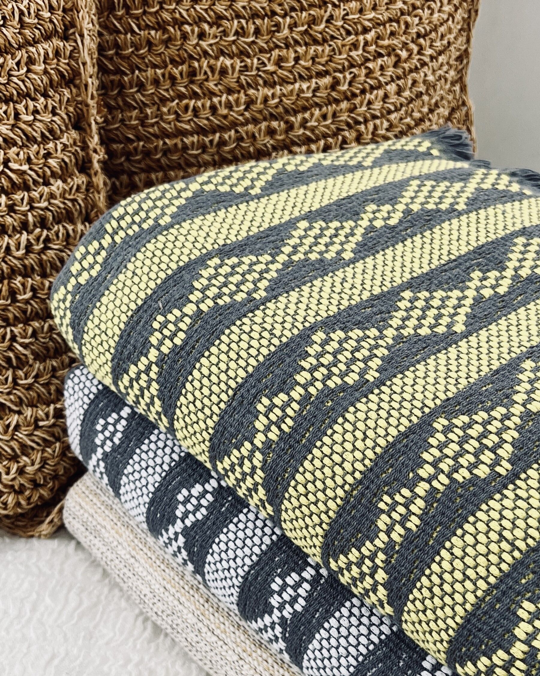 Rummy Blanket – Grey & White